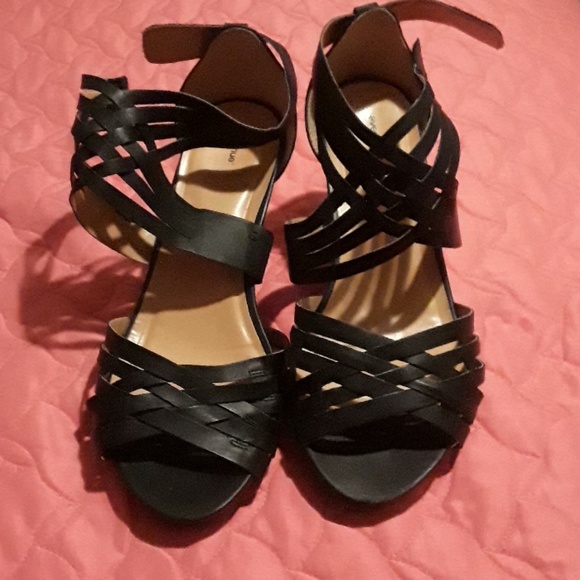 Shoes - Picture 3 of 4